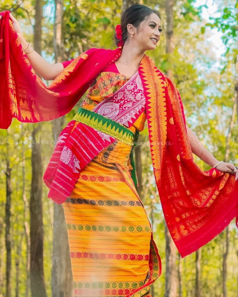 Bodo Traditional Dress: Discover 9 Absolutely Gorgeous Pictures - You Won't Believe #4 #traditional-fashion